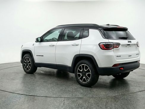 Used 2025 Jeep Compass Trailhawk AWD/4WD image 6
