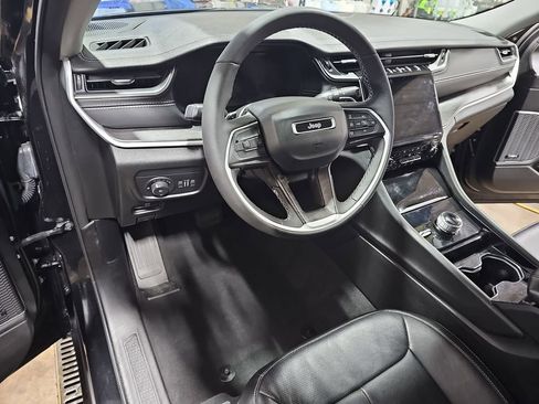 Certified 2023 Jeep Grand Cherokee Limited w/ Luxury Tech Group II image 16