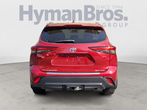 Used 2020 Toyota Highlander XLE image 4