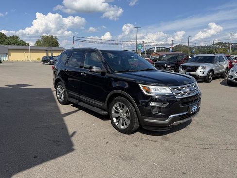 Used 2018 Ford Explorer Limited w/ Equipment Group 301A AWD/4WD image 3