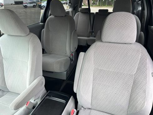 Used 2020 Toyota Sienna LE AWD/4WD image 19