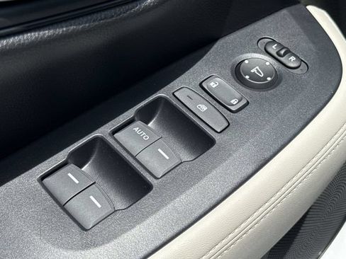 Used 2025 Honda HR-V LX image 24