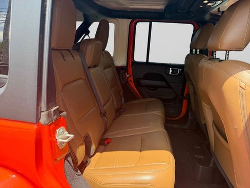 Used 2023 Jeep Wrangler Unlimited Sahara AWD/4WD image 18