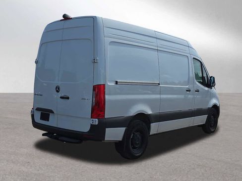 Used 2025 Mercedes-Benz Sprinter 2500 image 3
