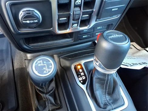 Used 2025 Jeep Gladiator Sport image 5