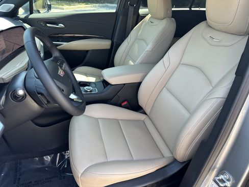 Used 2025 Cadillac XT4 Premium Luxury w/ Cold Weather Package FWD image 21