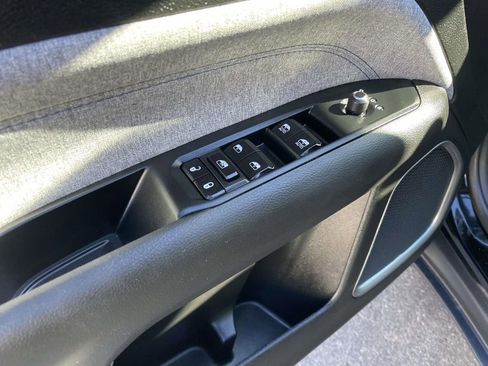 Used 2025 Jeep Compass Latitude image 29