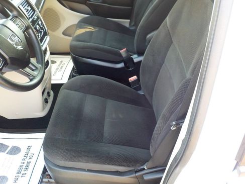 Used 2018 Dodge Grand Caravan SE w/ UConnect Hands-Free Group FWD image 13