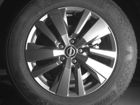 Used 2025 Nissan Pathfinder SV image 14