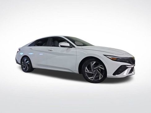 Certified 2025 Hyundai Elantra SEL image 39