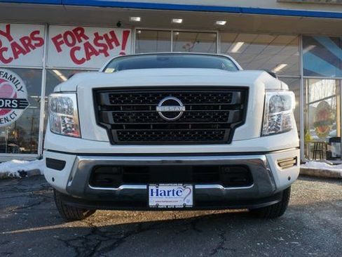 Used 2024 Nissan Titan SV w/ SV Convenience Package AWD/4WD image 3