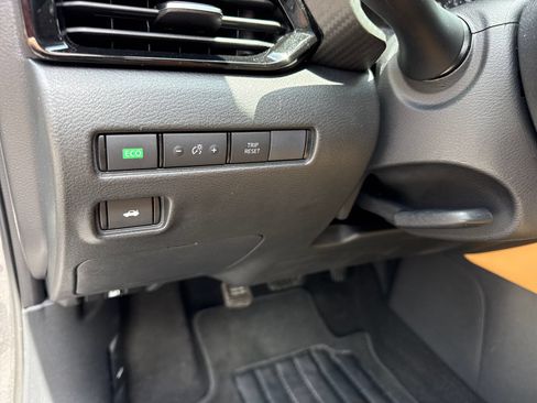 Used 2024 Nissan Sentra SV w/ SV Premium Package FWD image 18