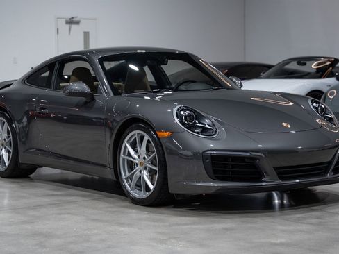 Used 2018 Porsche 911 Carrera RWD image 16