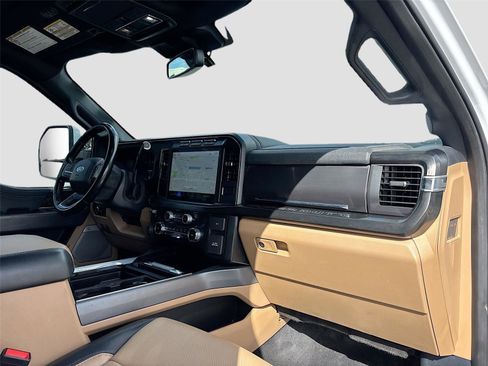 Used 2023 Ford F250 Lariat w/ Chrome Package image 34