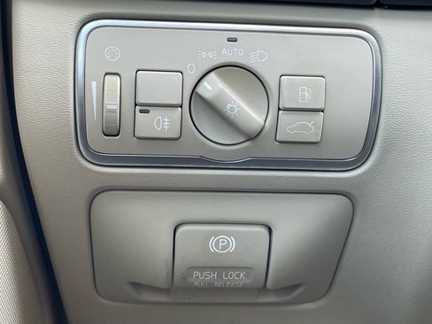 Used 2015 Volvo S60 T5 Premier w/ Convenience Package image 18