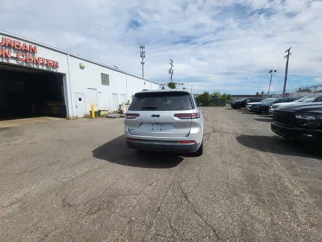 Used 2024 Jeep Grand Cherokee L Altitude AWD/4WD image 15