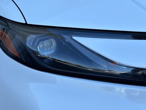 Used 2025 Toyota Camry SE image 11