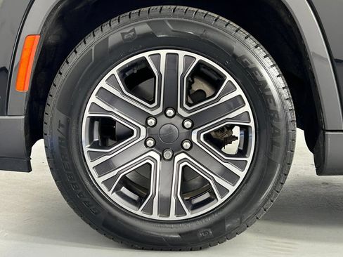 Used 2022 Jeep Wagoneer Series III AWD/4WD image 38