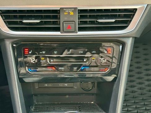 Used 2025 Volkswagen Taos SE image 27