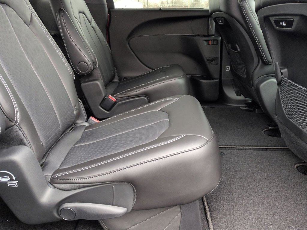 New 2026 Chrysler Pacifica Select w/ S Appearance Package AWD/4WD image 25