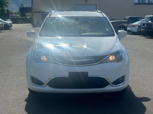 Used 2017 Chrysler Pacifica Touring-L FWD image 8