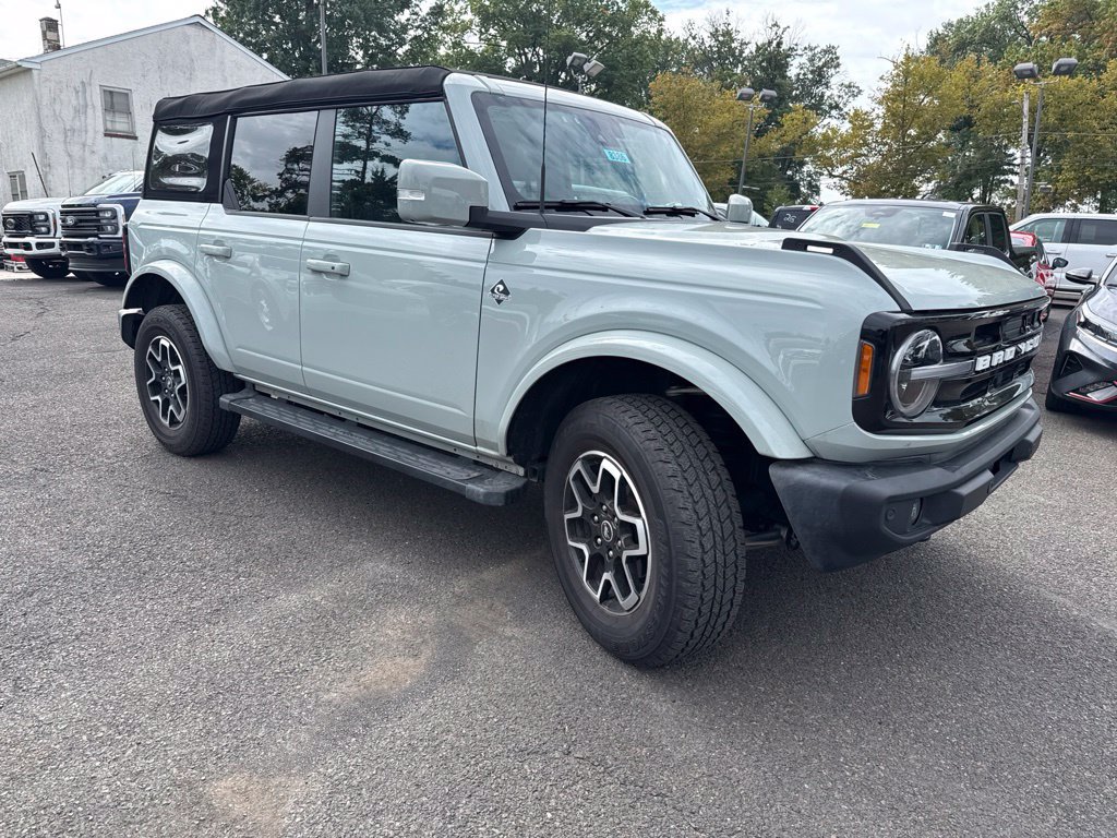 Used 2023 Ford Bronco Outer Banks AWD/4WD image 3
