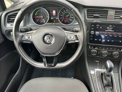 Used 2019 Volkswagen e-Golf SE w/ Driver Assistance Package image 14