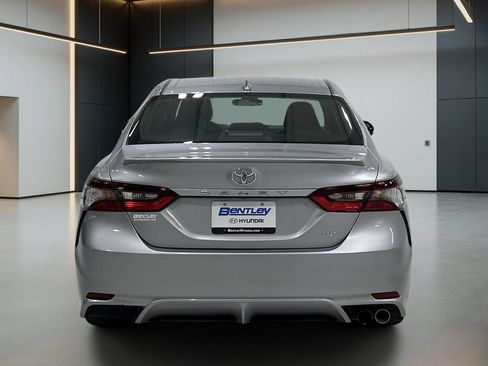 Used 2024 Toyota Camry SE FWD image 5