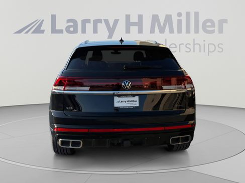 Certified 2025 Volkswagen Atlas Cross Sport SEL Premium R-Line AWD/4WD image 4