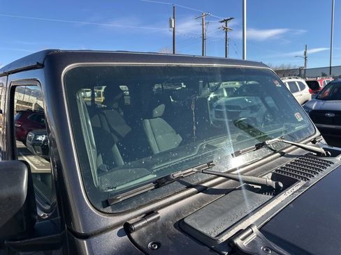 Used 2022 Jeep Gladiator Sport image 5