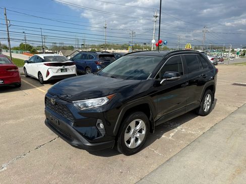 Used 2021 Toyota RAV4 XLE AWD/4WD image 5