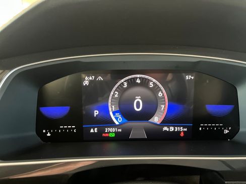 Certified 2023 Volkswagen Tiguan SE w/ Panoramic Sunroof Package image 3