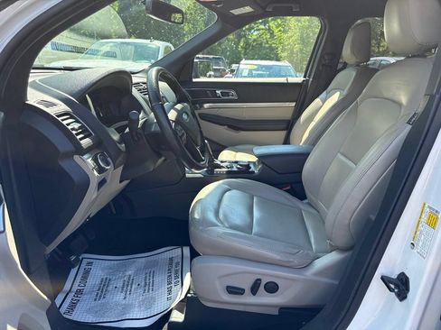 Used 2019 Ford Explorer XLT w/ Equipment Group 202A AWD/4WD image 9