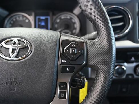 Used 2019 Toyota Tacoma SR5 AWD/4WD image 24