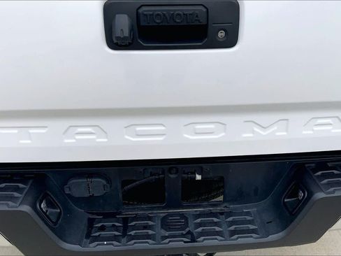 Used 2021 Toyota Tacoma TRD Off-Road AWD/4WD image 33