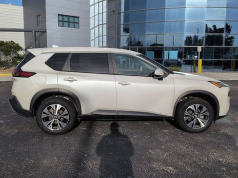 Used 2023 Nissan Rogue SV image 4