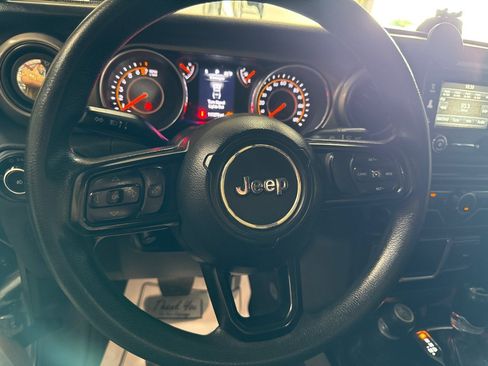 Used 2018 Jeep Wrangler Unlimited Sport AWD/4WD image 15