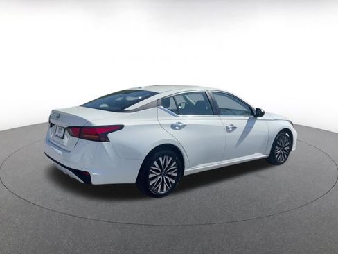 Used 2025 Nissan Altima 2.5 SV image 11