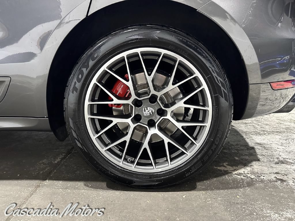 Used 2016 Porsche Macan Turbo AWD/4WD image 32