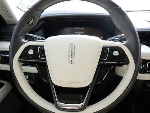 Used 2023 Lincoln Aviator Black Label w/ Dynamic Handling Package image 17