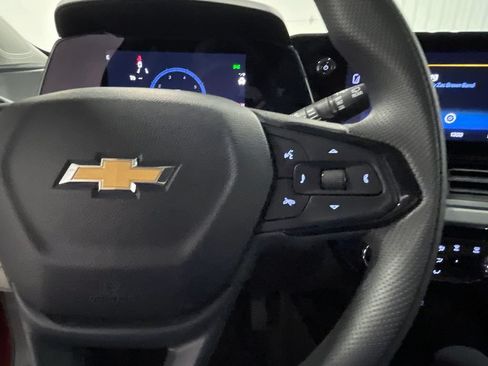 Used 2025 Chevrolet Trax LT FWD image 33