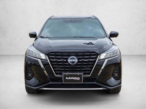 Used 2023 Nissan Kicks SR w/ SR Premium Package FWD image 2