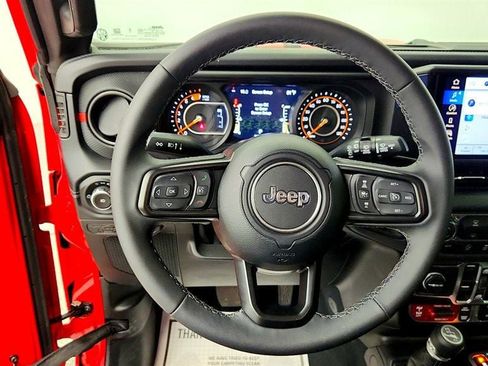 Used 2026 Jeep Wrangler Unlimited Rubicon AWD/4WD image 13