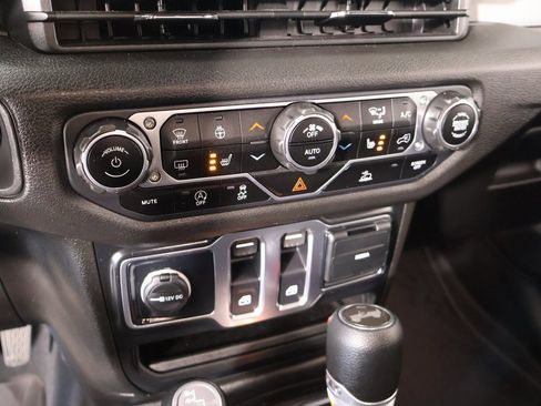 Used 2024 Jeep Wrangler Sport S image 7