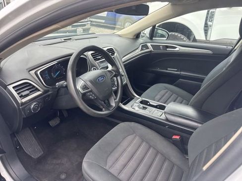 Used 2019 Ford Fusion SE FWD image 5