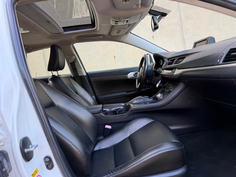 Used 2011 Lexus CT 200h Premium w/ Premium Audio Pkg FWD image 12