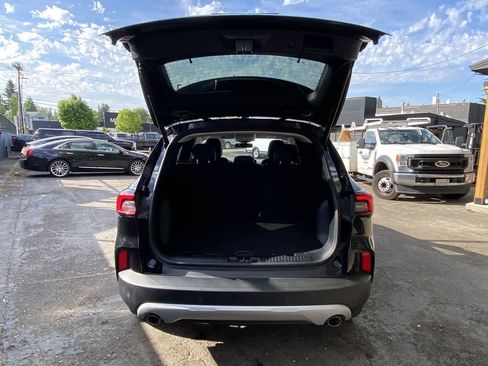 Used 2025 Ford Escape Platinum AWD/4WD image 29