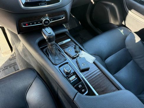 Used 2016 Volvo XC90 T6 Momentum w/ Momentum Plus Package image 19