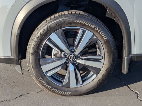 Used 2024 Nissan Rogue SL w/ SL Premium Package image 10