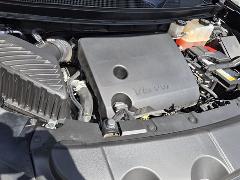 Used 2022 Chevrolet Traverse RS FWD image 17